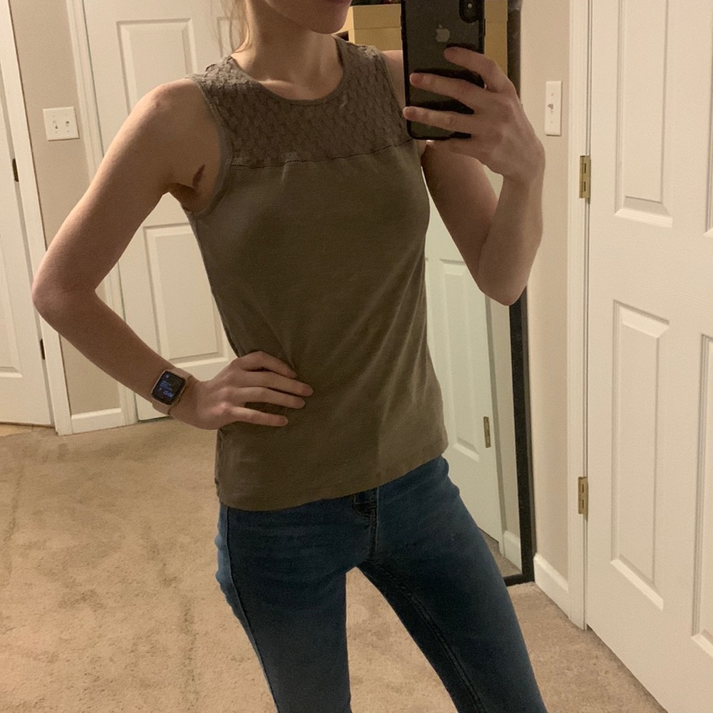Banana Republic. Beautiful tank top - Picture 1 of 2